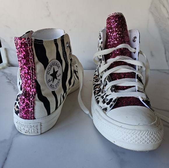 Custom converse womans size 7 - Picture 2 of 3